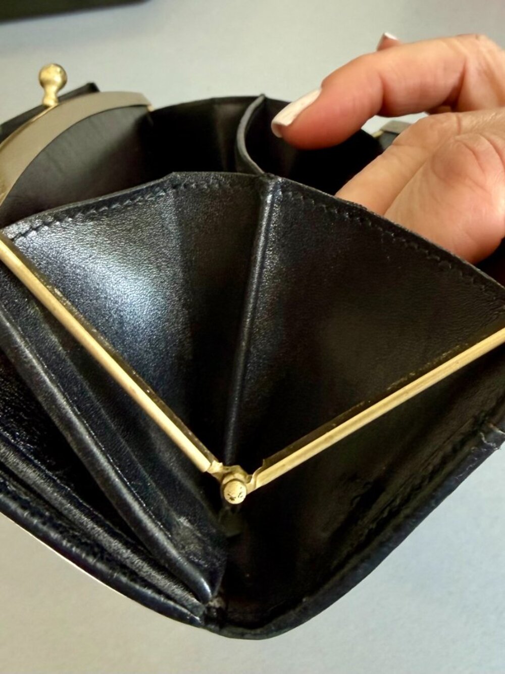Vintage Coach Black Leather Wallet Made in Italy Kiss Lock Coin Purse - Picture 8 of 10